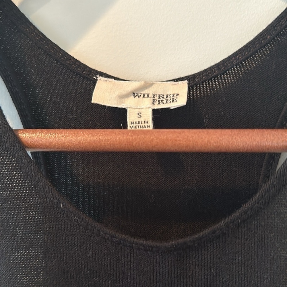Wilfred Free Aritzia black tank top - Picture 4 of 7